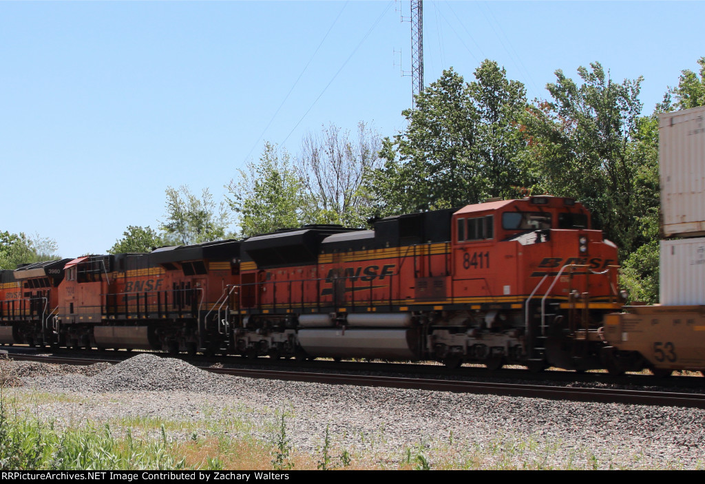 BNSF 8411